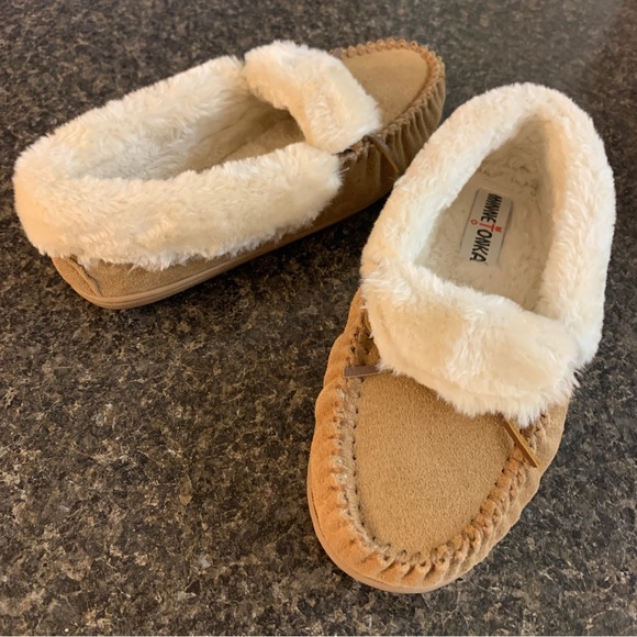 NIB MINNETONKA Slippers - Picture 8 of 12